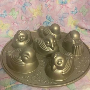 Easter Chick- a-Dee cake mold. Never used. Makes 6 cakes or chocolate chicks